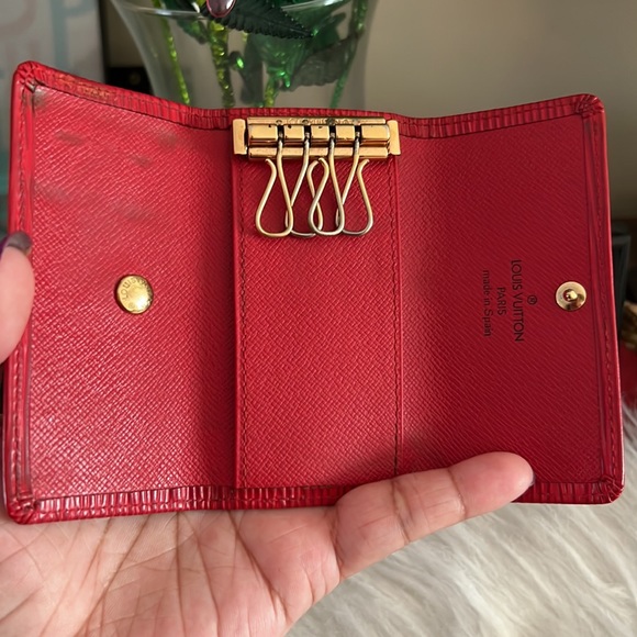 Louis Vuitton Epi Red 4 keychain. Date Code CA1917 - Picture 9 of 13